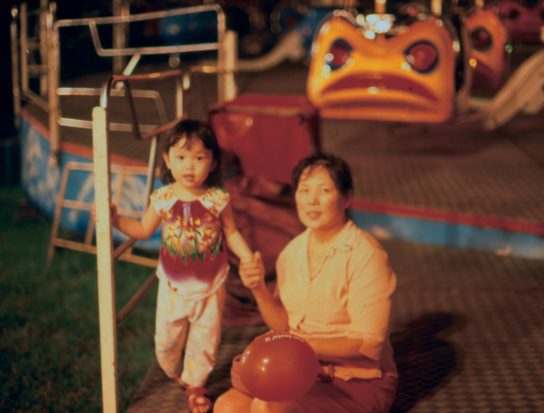 Photo by Mindy Tan (2004): Mother and daughter at Jurong East Central Fun-Fair 